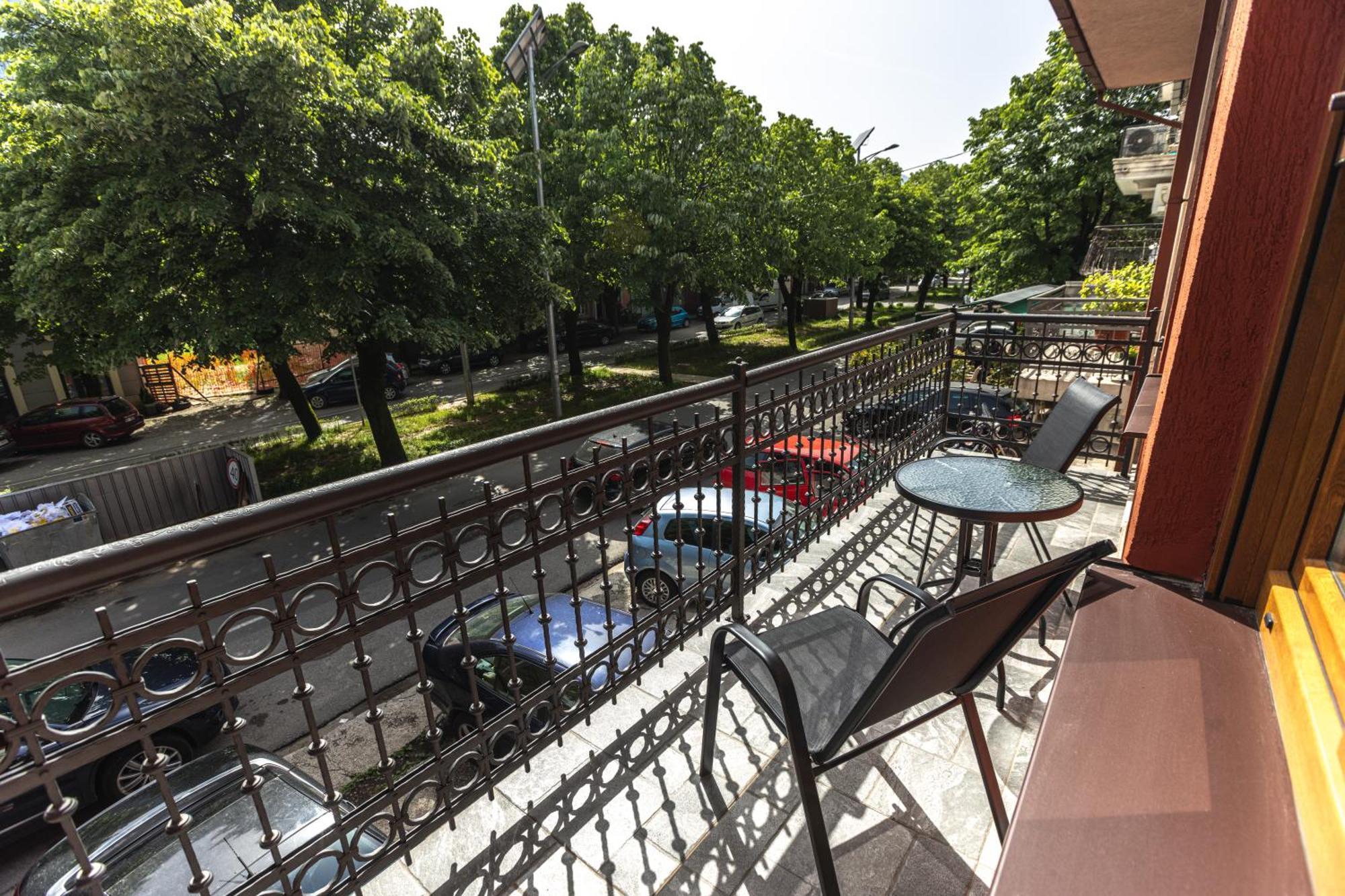 Apartmani Bulevar Cetinje Exterior photo